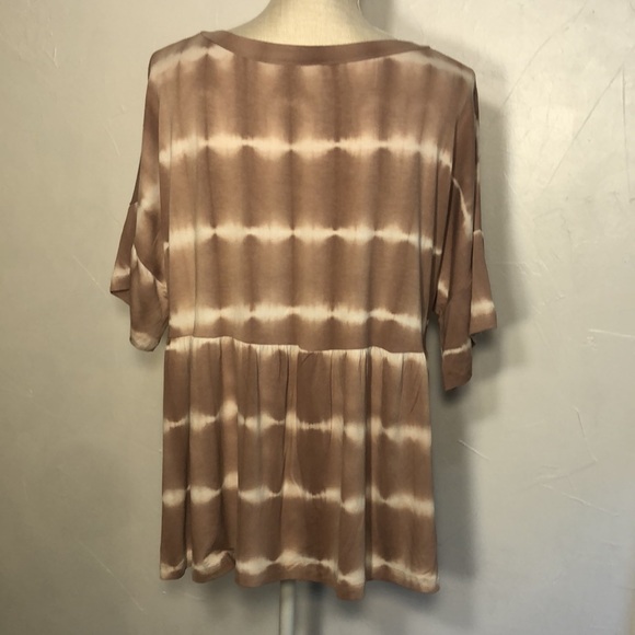 White Birch Size Medium Oversized Tan and white Tie  Dye - Picture 9 of 10